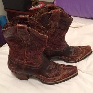 Ariat cow”girl” boots sz 6